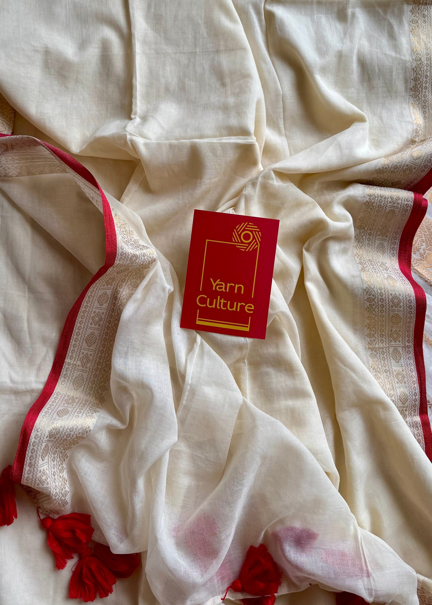 Ivory mul saree, red and gold border - YCIEON18