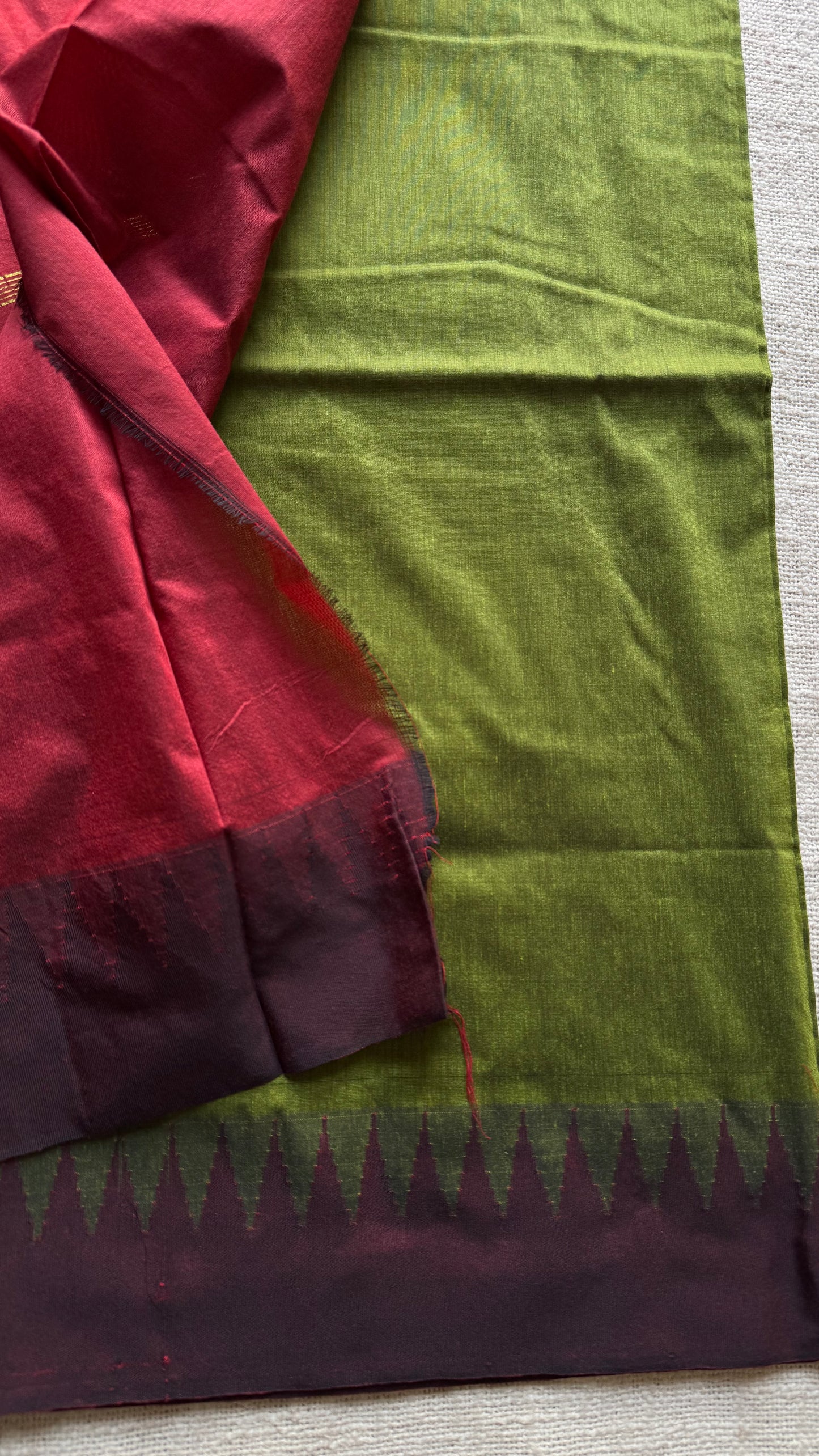 Parrot green with maroon temple border, cotton silk - YCCOTNCSDE98