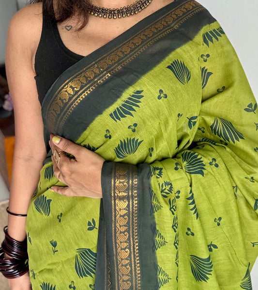 Light green with dark green, motif printed, kattuchayam dyed madurai sungudi cotton saree - YCCOTNMSFE75