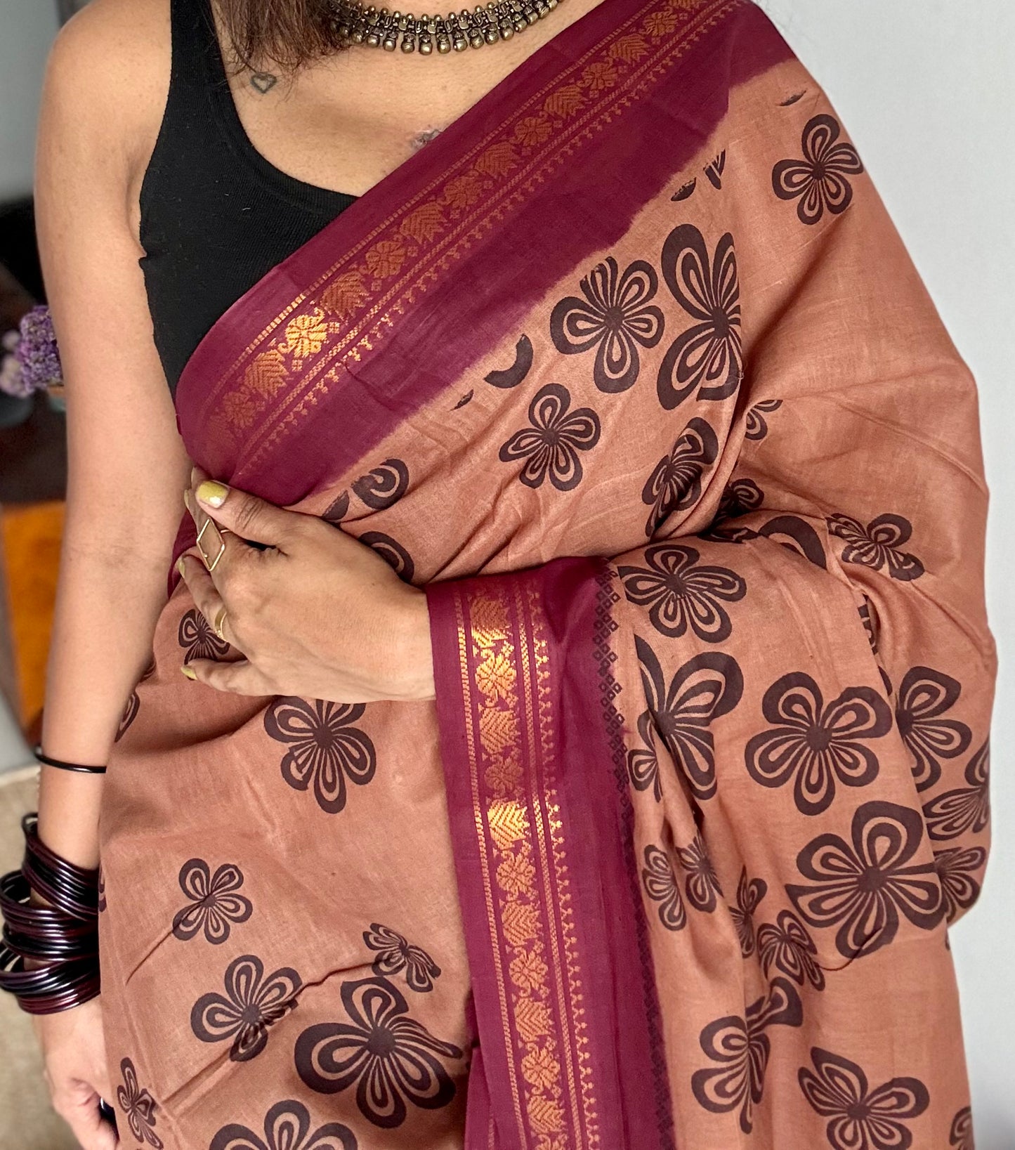 Light brown with maroon, motif printed, kattuchayam dyed madurai sungudi cotton saree - YCCOTNMSFE77