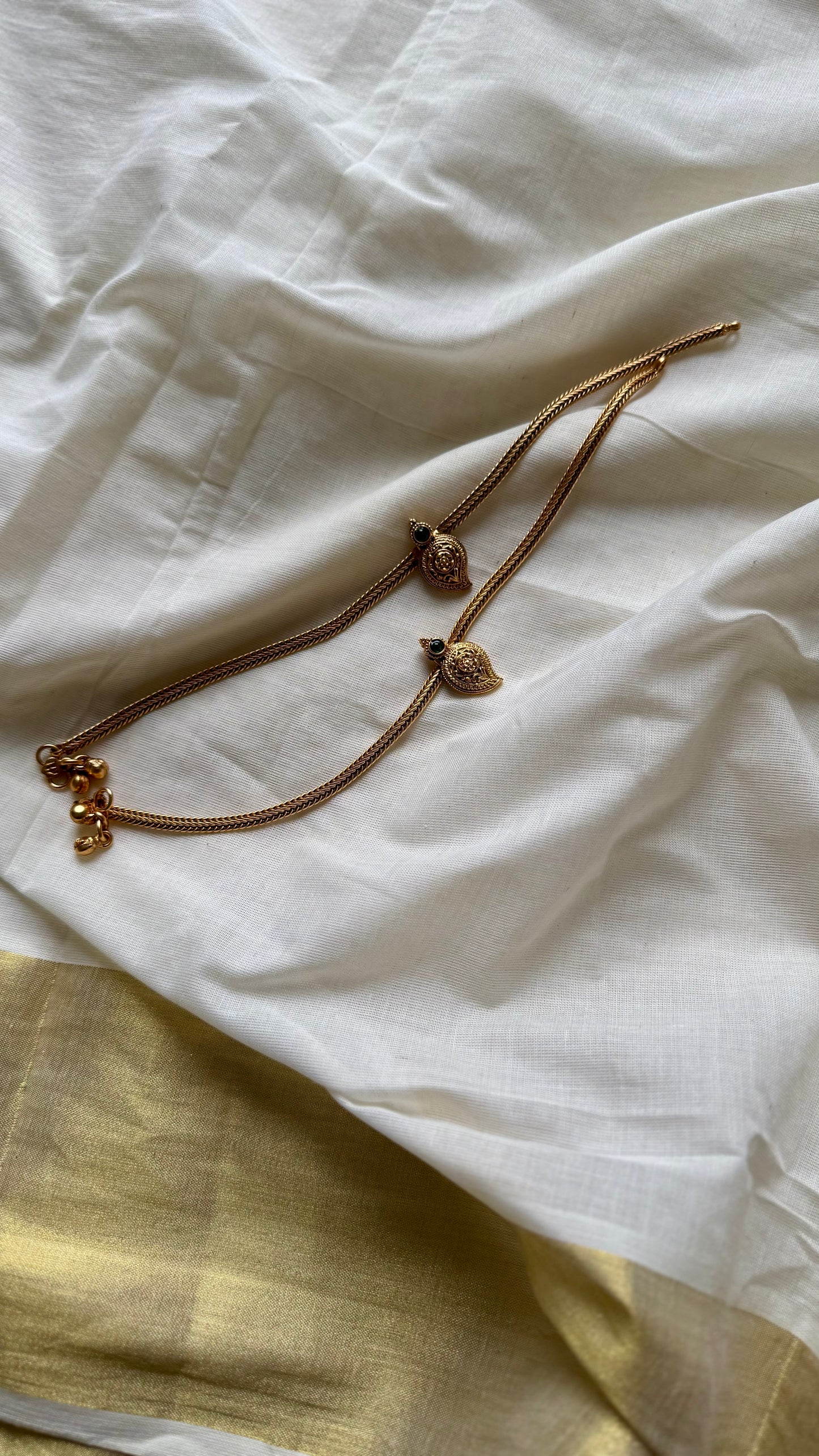 Antique gold anklet with mango motif - YCBAN244