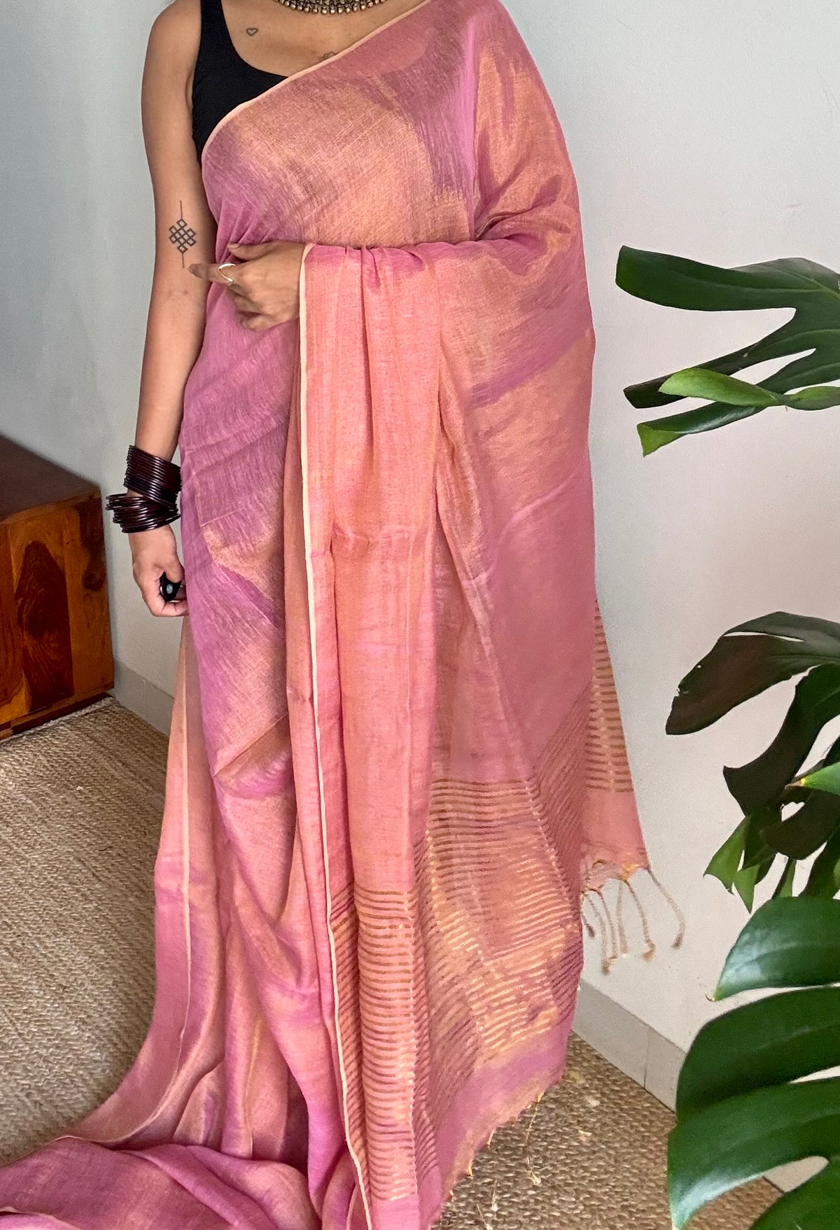 Onion pink with gold, dual tone metallic tissue linen saree - YCBCLTOC54