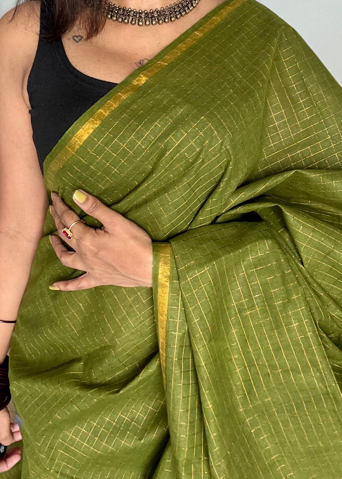 Olive green mini kattam kattuchayam dyed madurai cotton saree - YCCOTNMSFE105