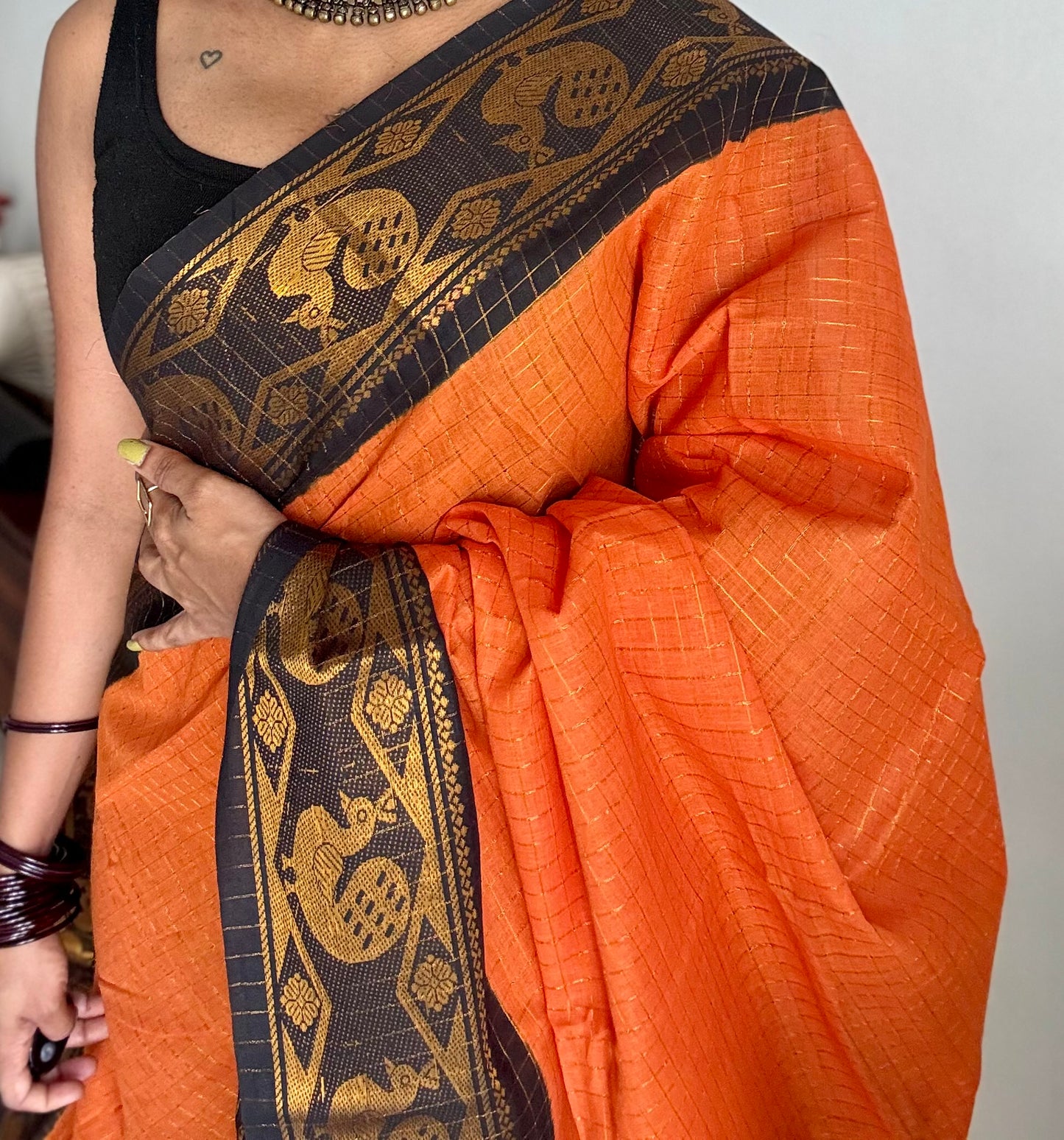 Orange with black contrast zari checkered sungudi, kattuchayam dyed madurai cotton - YCCOTNJUCC15
