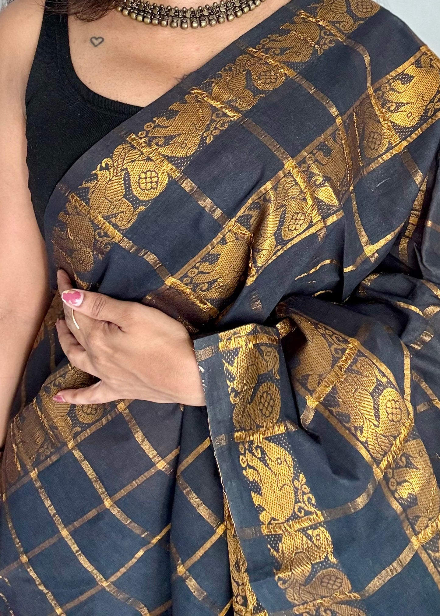 Black pavithra kattam with motif double border, kattuchayam dyed madurai cotton saree - YCCOTNMSAP174