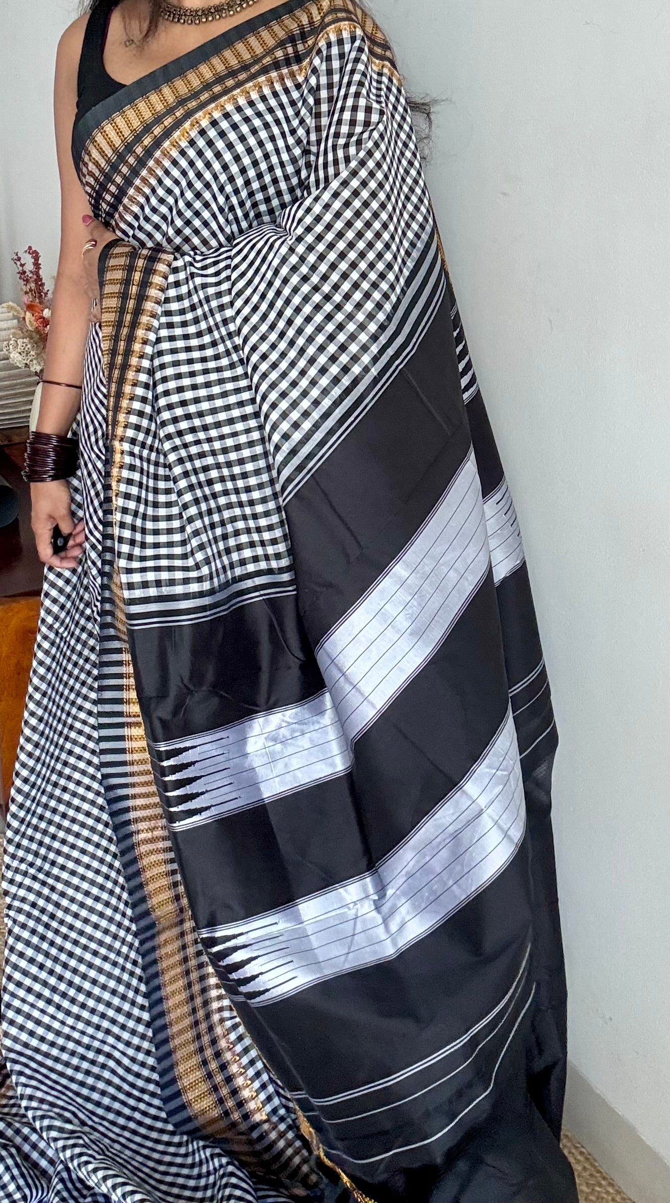 llkal black and white checks with chikki paras border, soft cotton - YCLOKICAP232