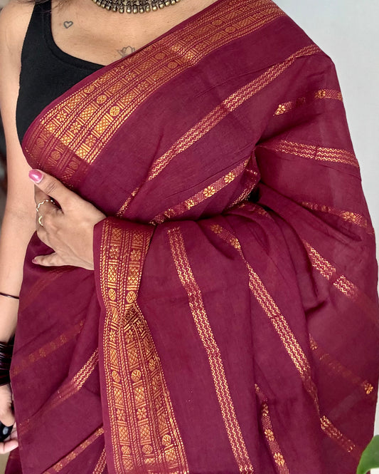 Maroon floral patterned velthaari, kattuchayam dyed madurai cotton saree  - YCCOTNMSAP211