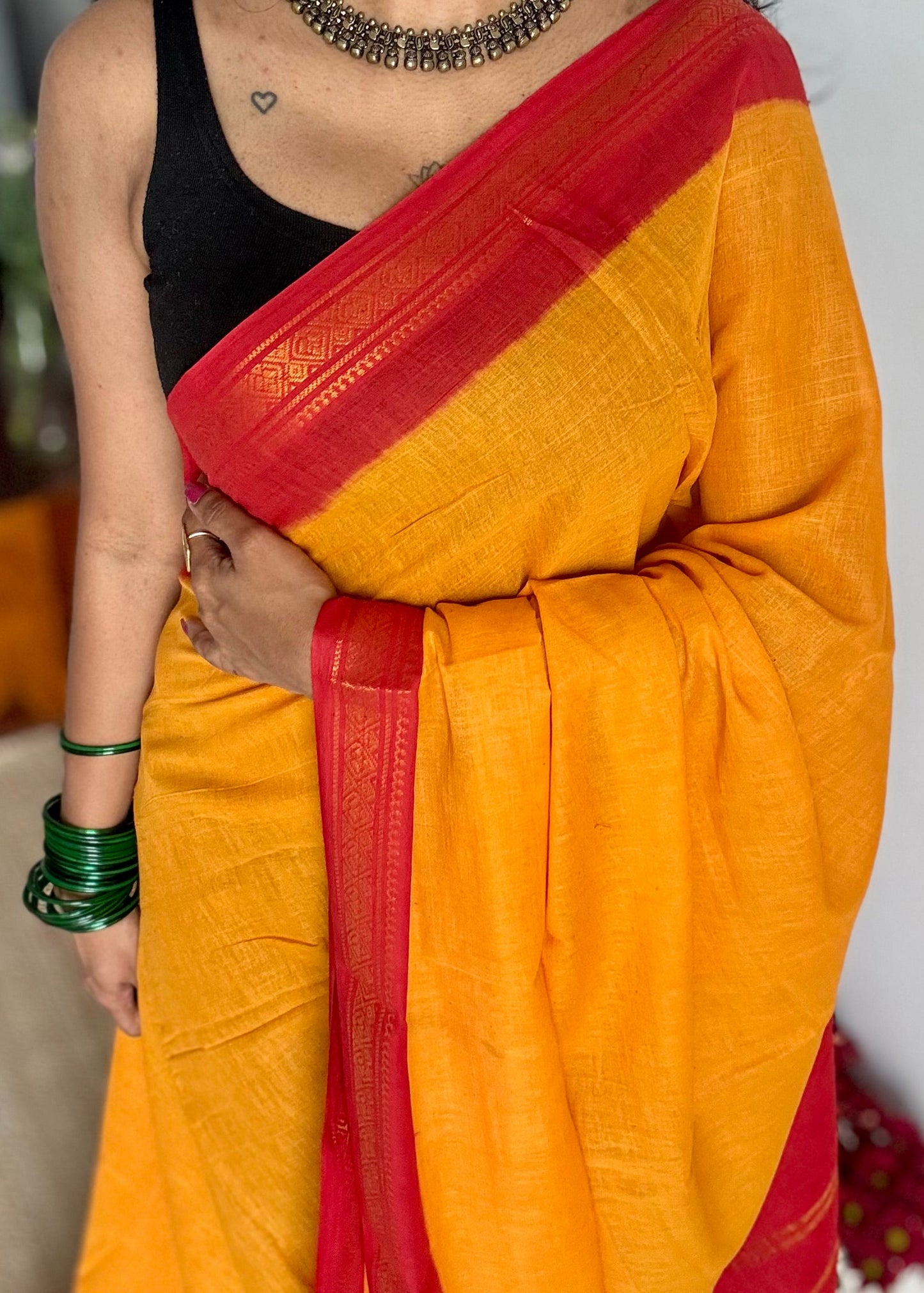 Yellow with red border sungudi, kattuchayam dyed, madurai cotton - YCCOTNSEMS100