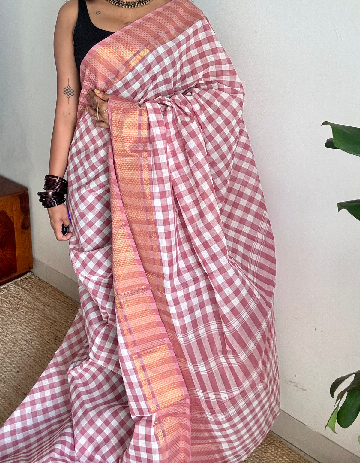 Chettinad cotton saree with mauve pink and white checks, zari motif border - YCCOTNCKSE46