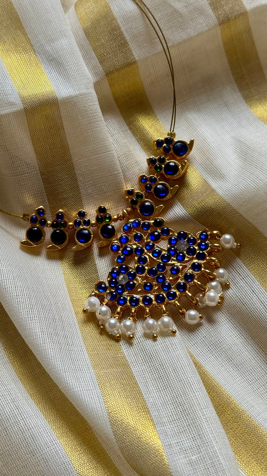 Blue stone pendant necklace