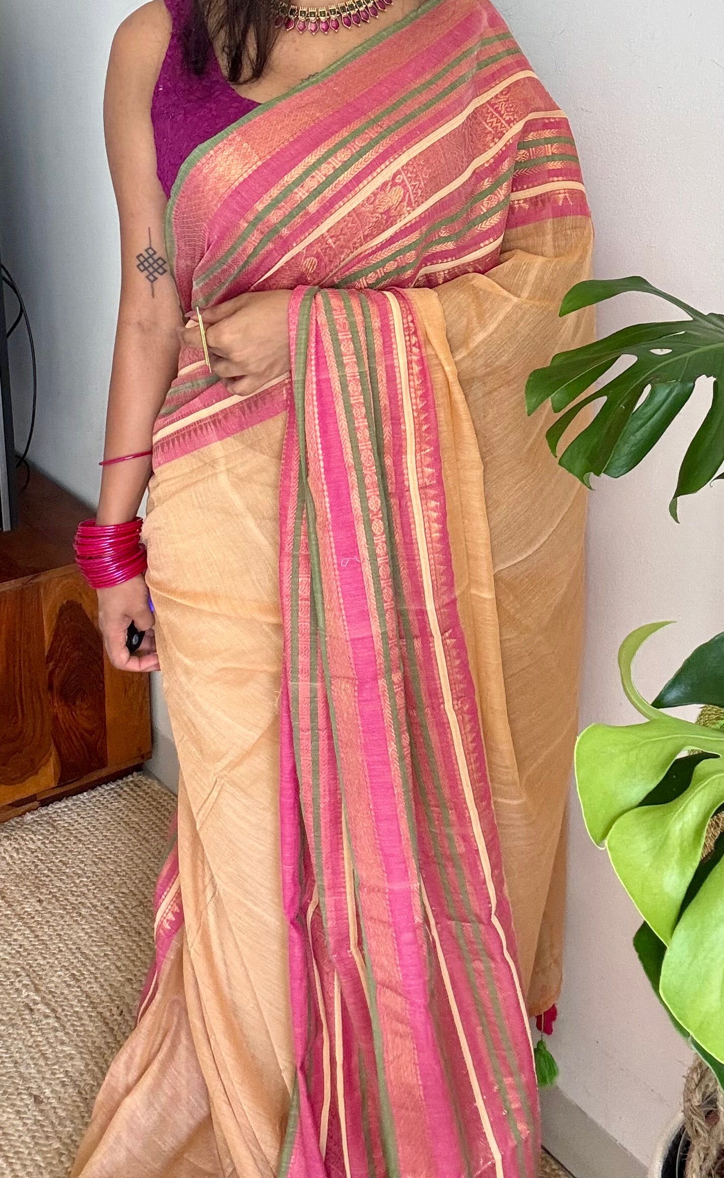 Sandal mul saree, multicoloured wide kanchi border - YCIEON37