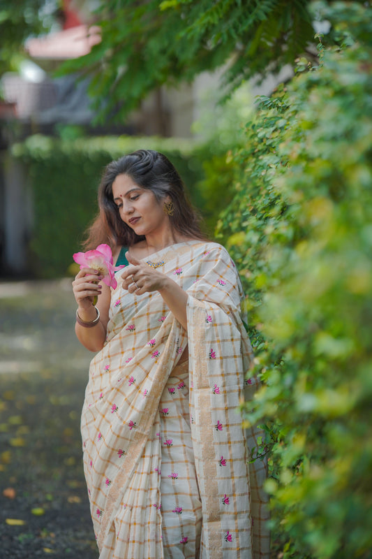 Sruthi : Thaamara Kattam - pink lotus embroidery, ivory & gold, soft cotton - YCONKCE273