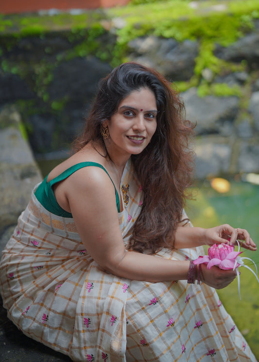 Sruthi : Thaamara Kattam - pink lotus embroidery, ivory & gold, soft cotton - YCONKCE273