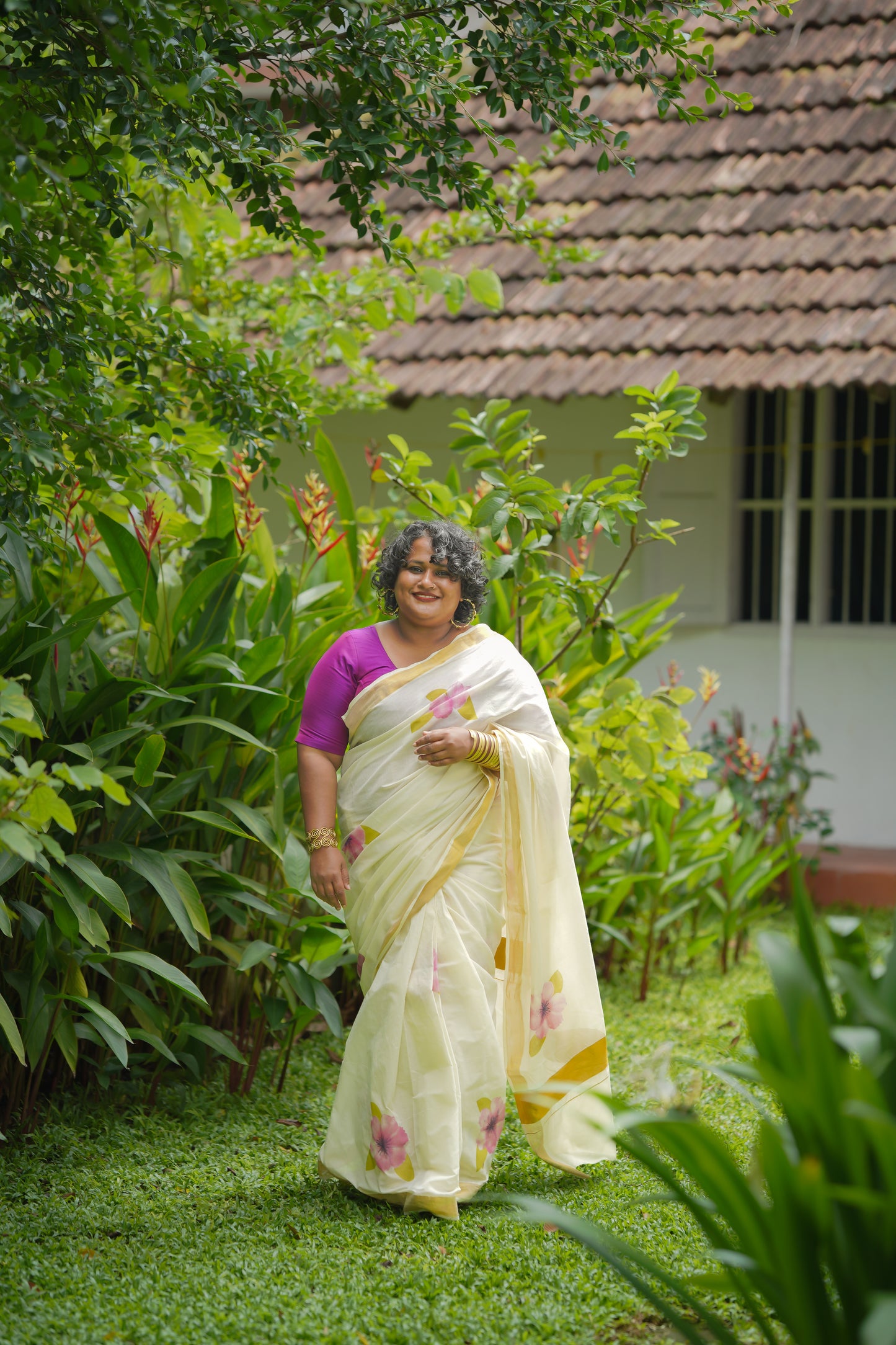 Deepa : Ivory and gold, with purple hibiscus flowers, Kerala cotton - YCONKCE131