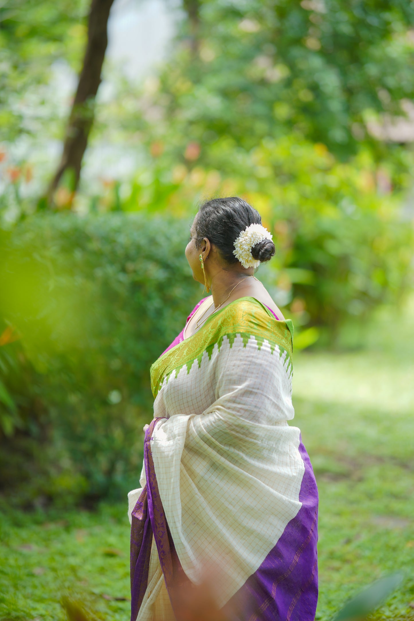 Apurva : Sungudi cotton checks, ivory gold base, green and purple dual tone border, soft cotton - YCONCOTN205