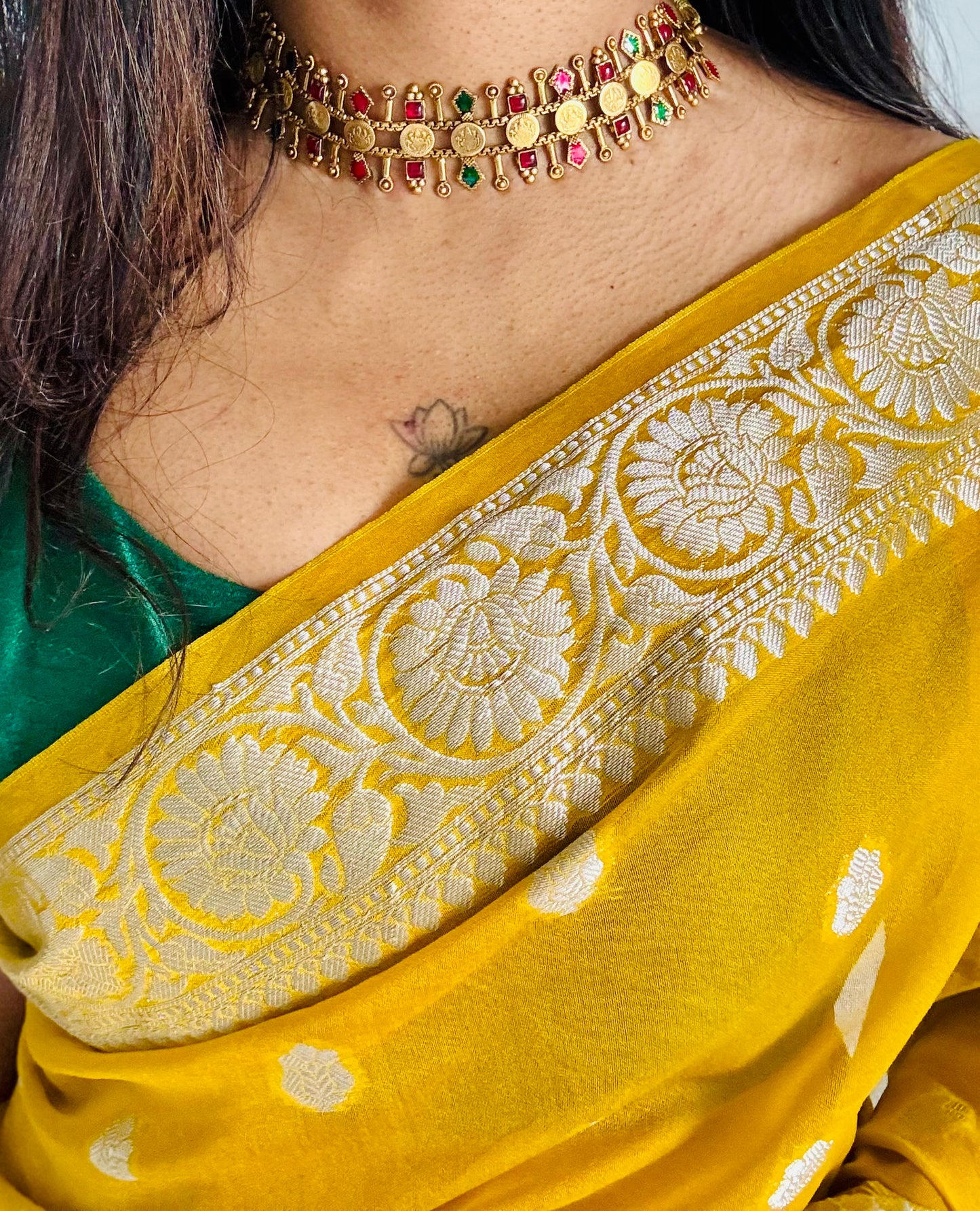 Coin and multicoloured stone neckpiece with earrings - YCGPNP637