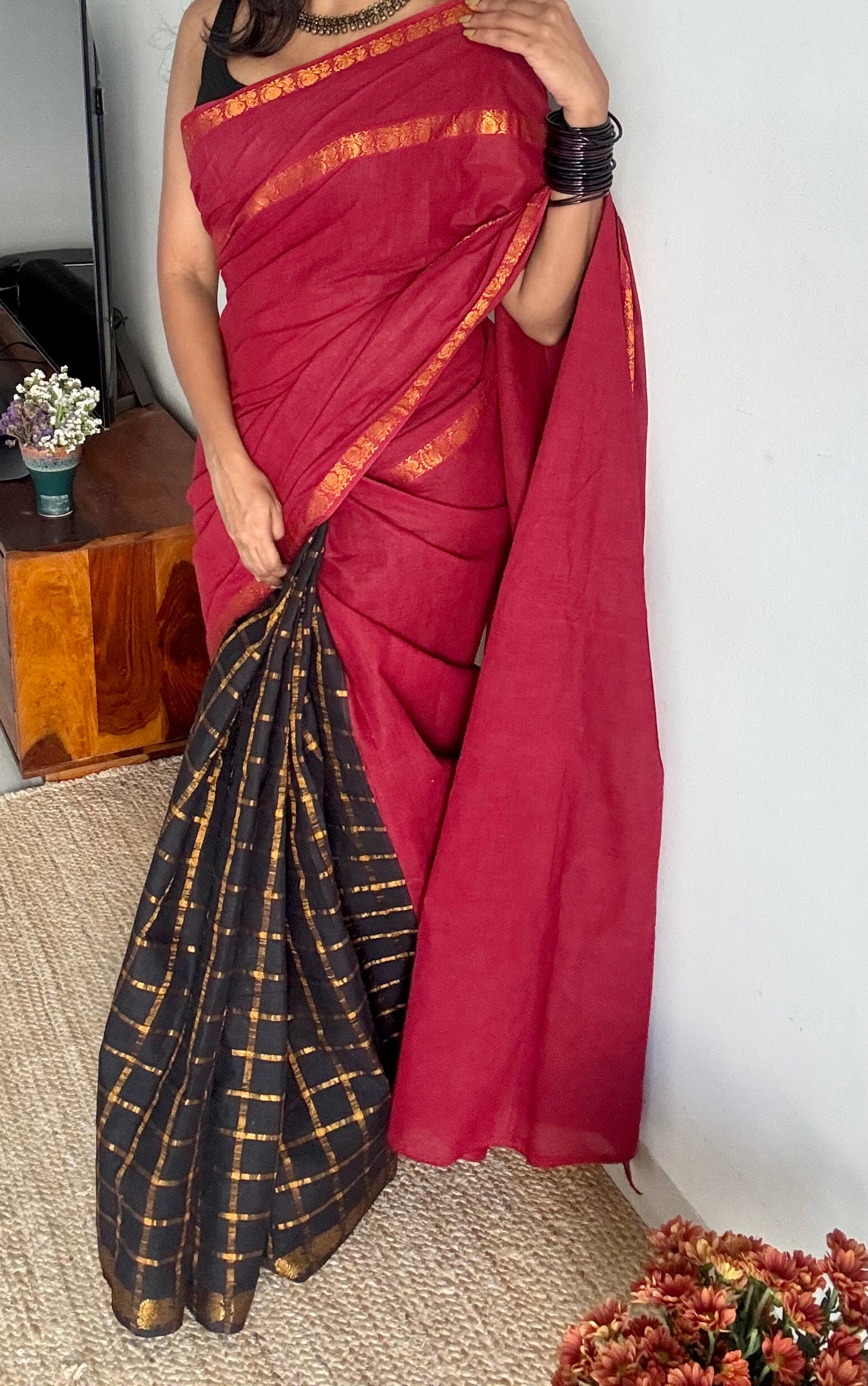 Silai (சிலை) : red with black, sungudi cotton - YCENOID09
