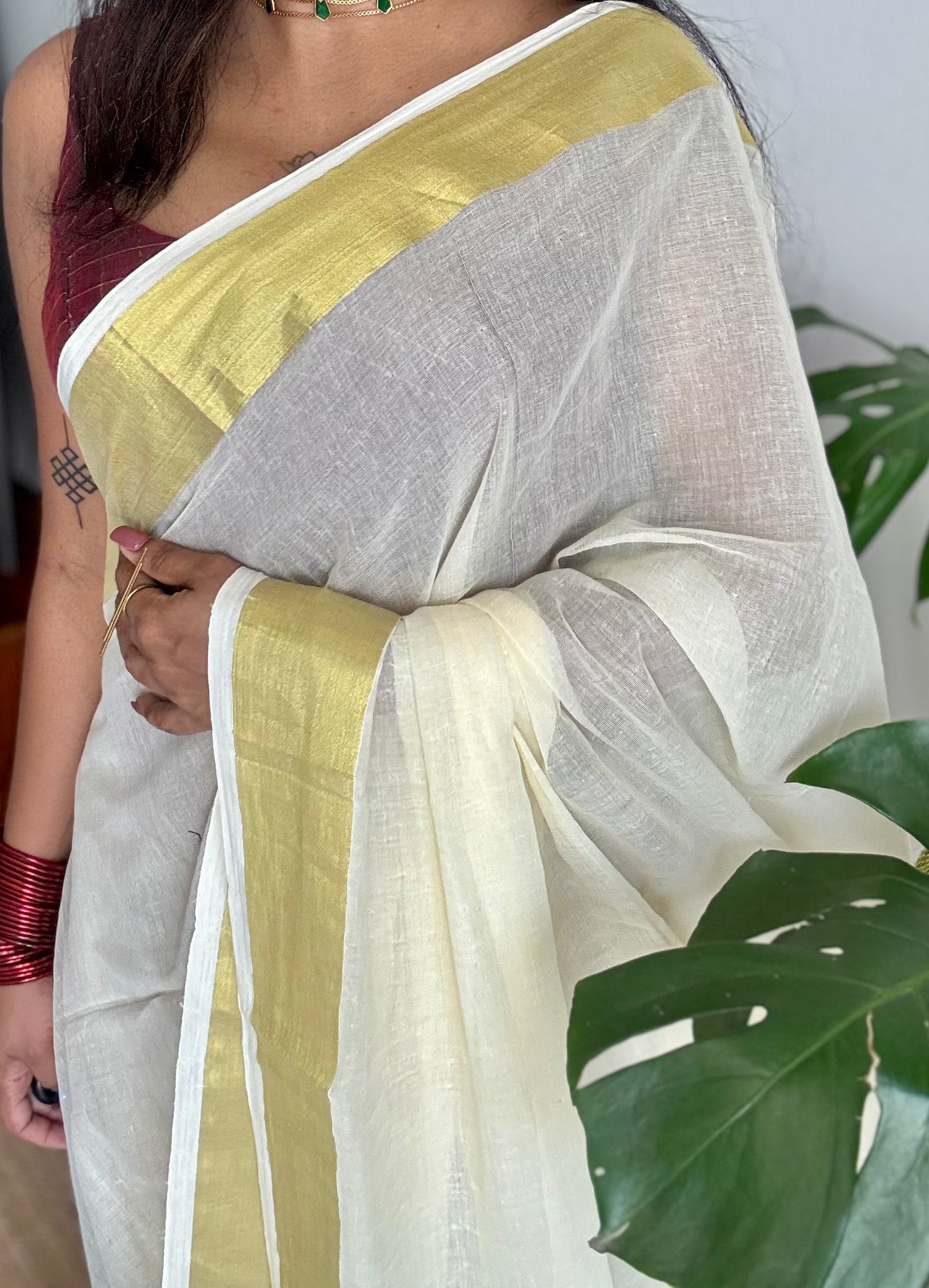 Ivory mul saree, gold border - YCIEON32
