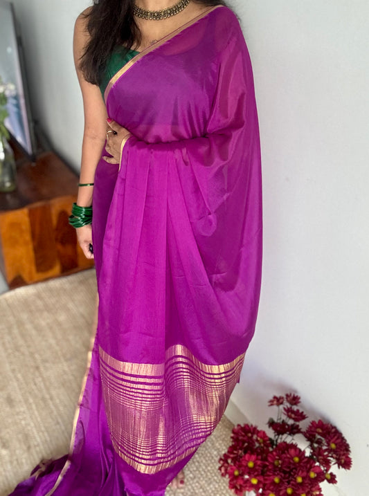 Purple chiffon with thin gold zari border - YCDESE21