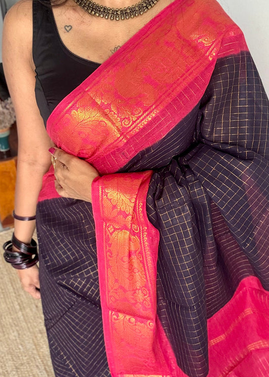 Black with pinkish red checkered sungudi, madurai cotton - YCCOTNOCSC23