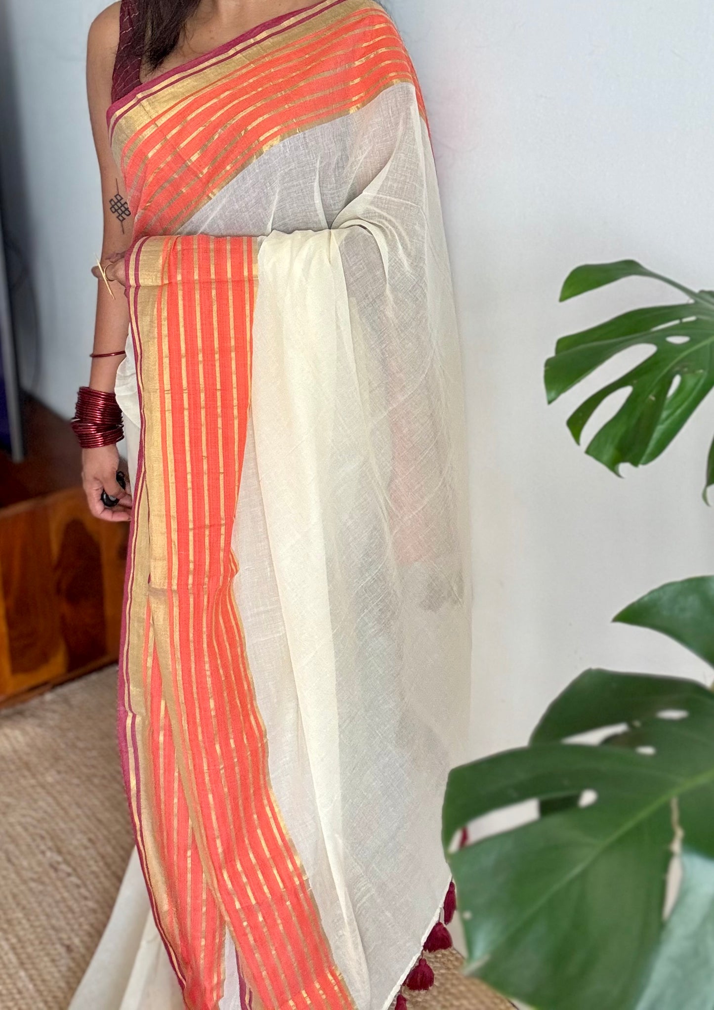 Ivory mul saree, orange with maroon striped border - YCIEON13
