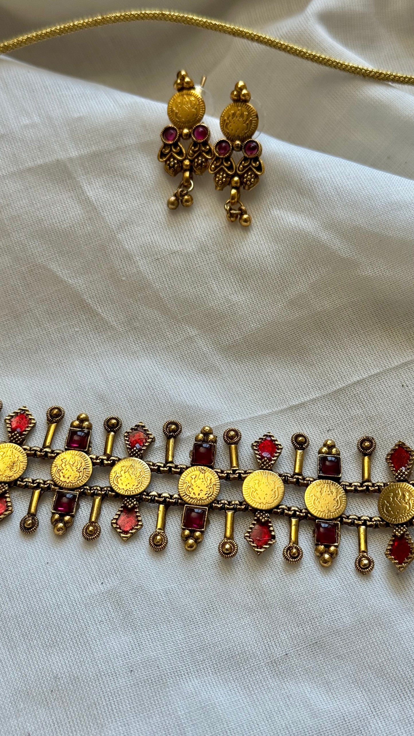 Coin and red stone neckpiece with earrings - YCGPNP636