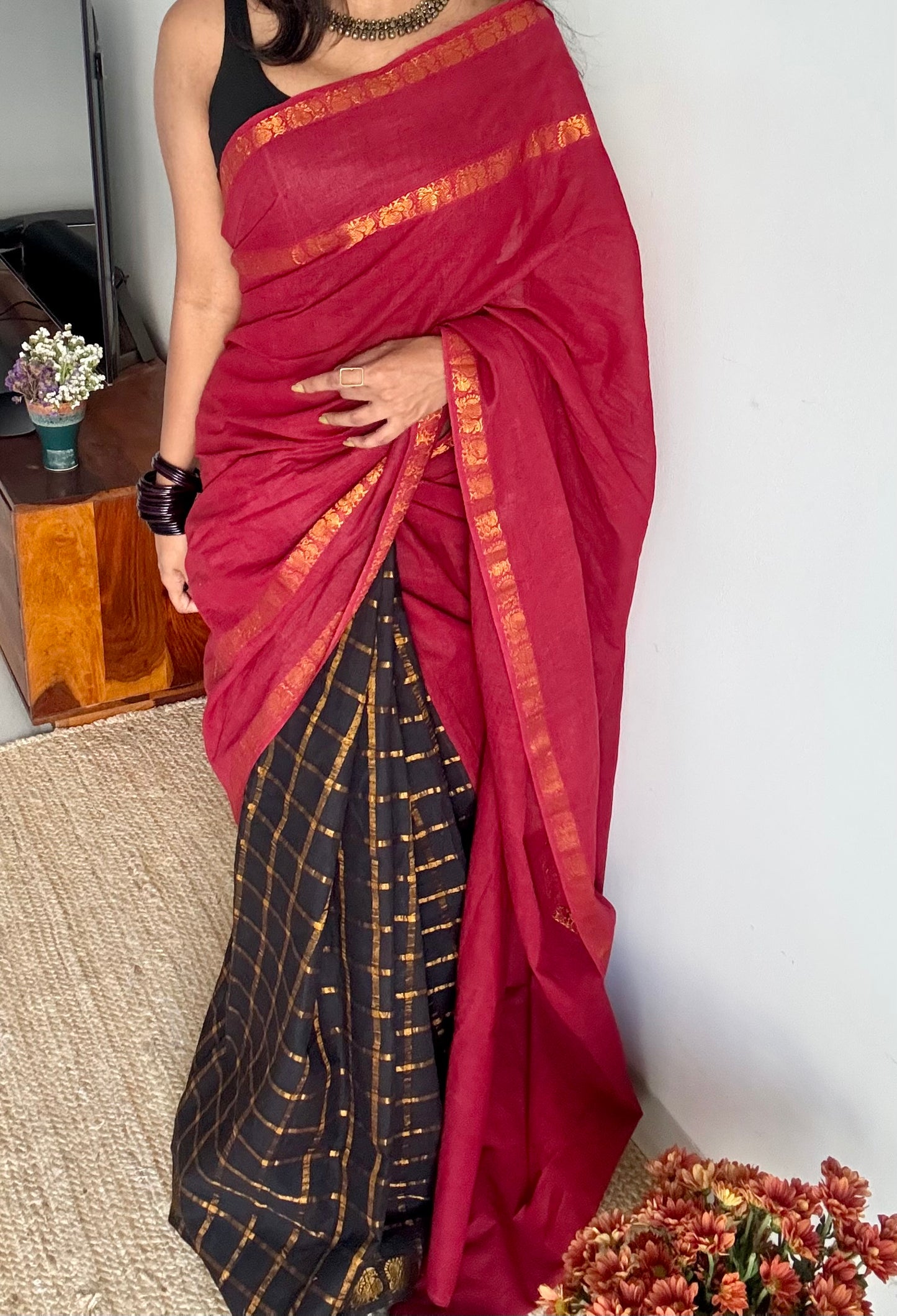 Silai (சிலை) : red with black, sungudi cotton - YCENOID09