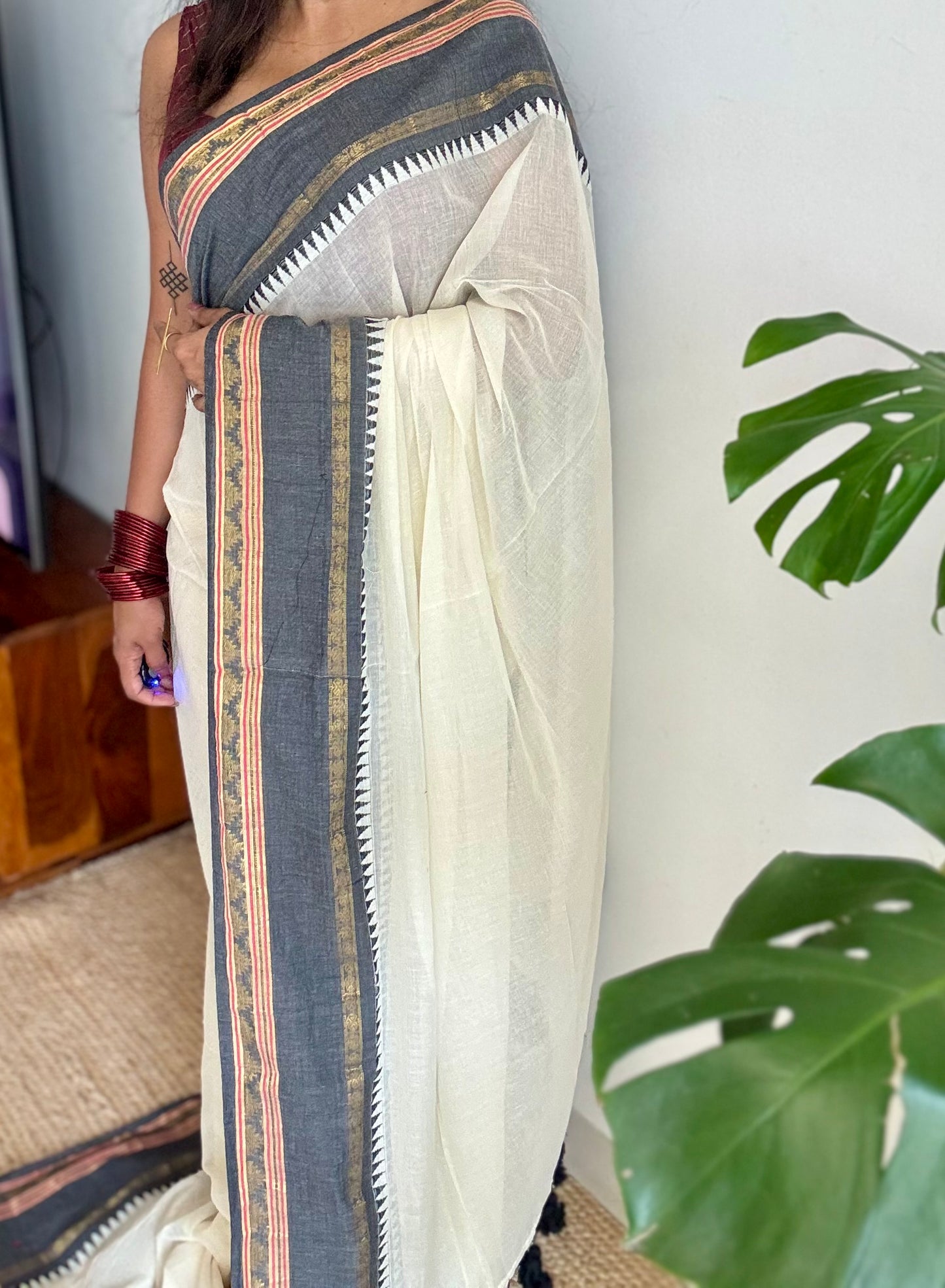 Ivory mul saree, black and gold border - YCIEON19