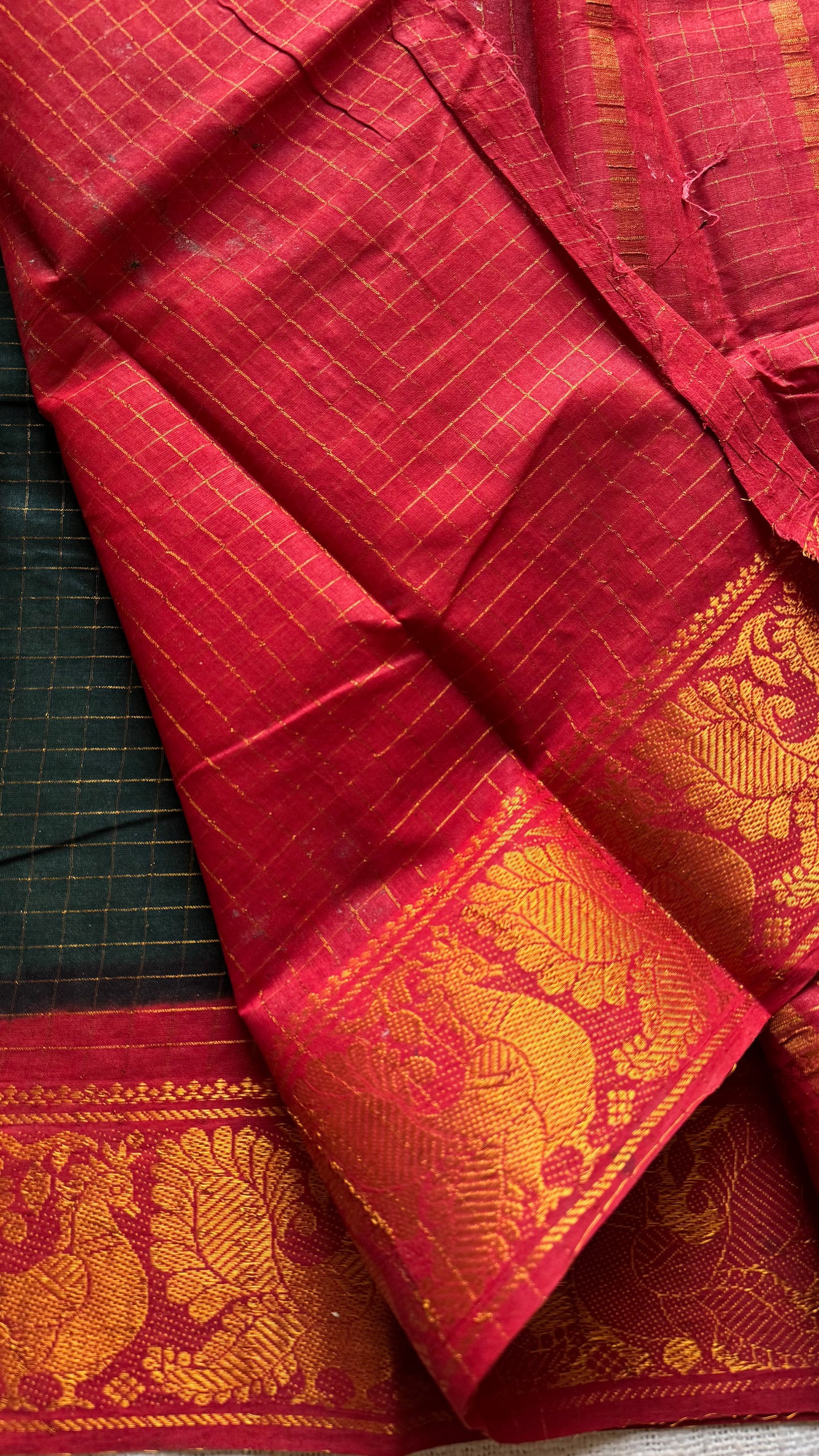 Dark green with red contrast, zari checkered sungudi, kattuchayam dyed madurai cotton - YCCOTNMSFE332