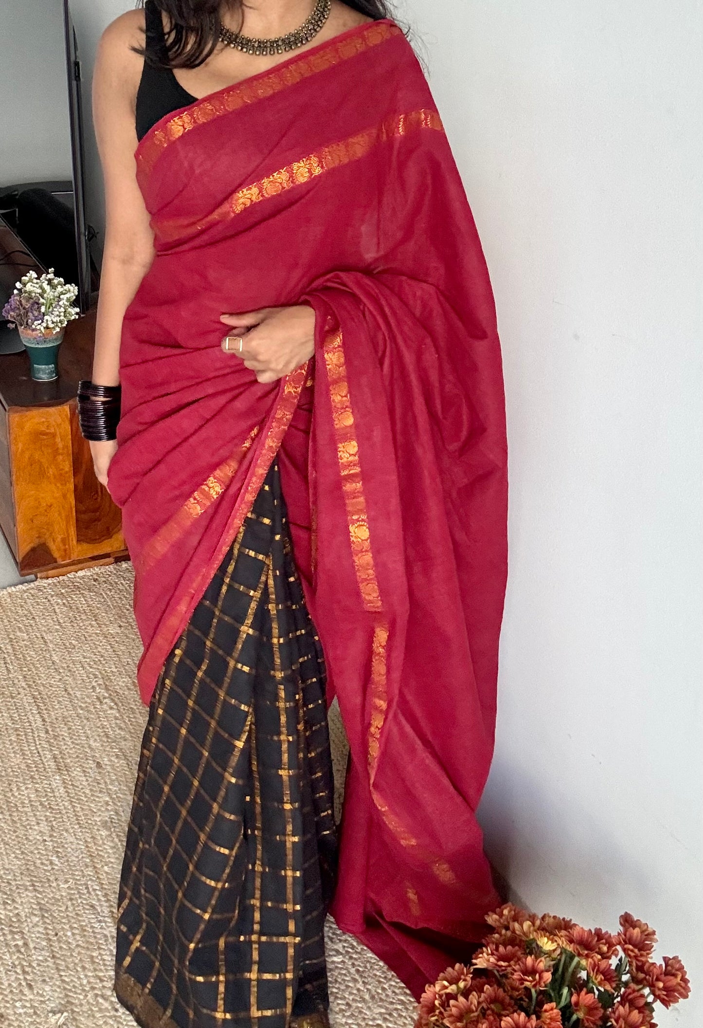 Silai (சிலை) : red with black, sungudi cotton - YCENOID09