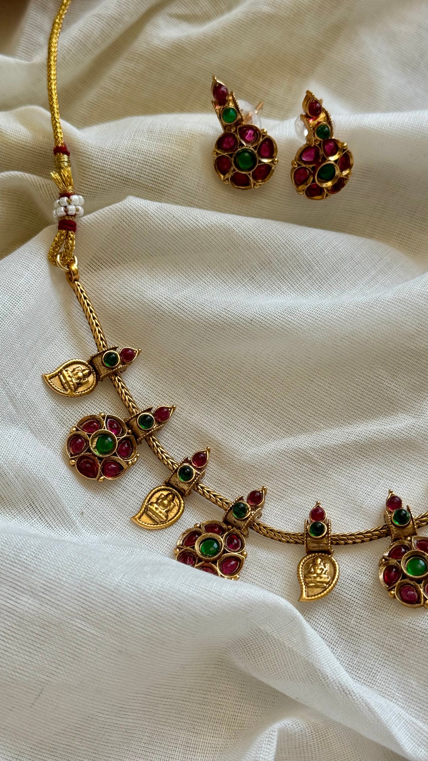 Ruby green kemp floral and coin pendant neckpiece, with earrings - YCGPNP628