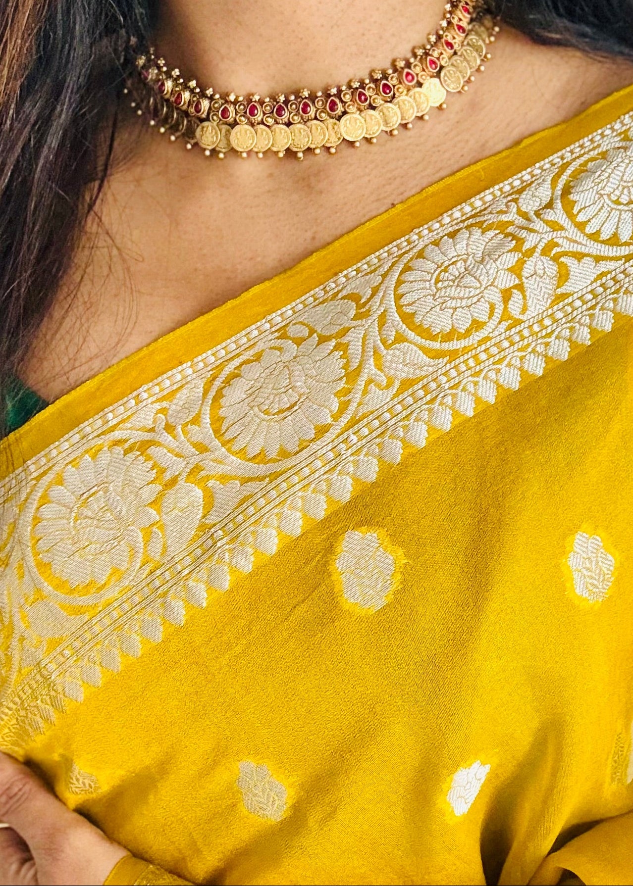 Coin with red stones in drop shape, neckpiece with earrings - YCGPNP671