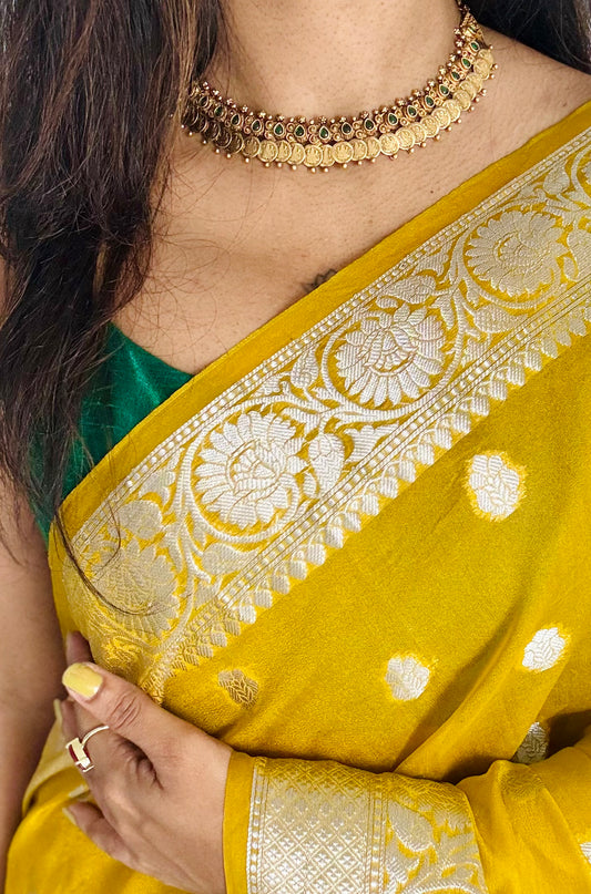 Coin with green stones in drop shape, neckpiece with earrings - YCGPNP670