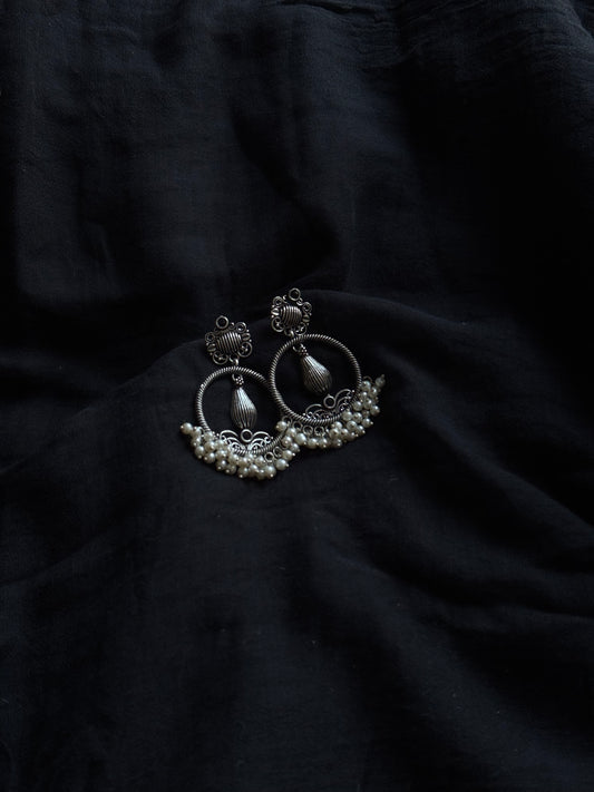 Round earring with beads, black stone, black polished oxidised silver - YCOSER486