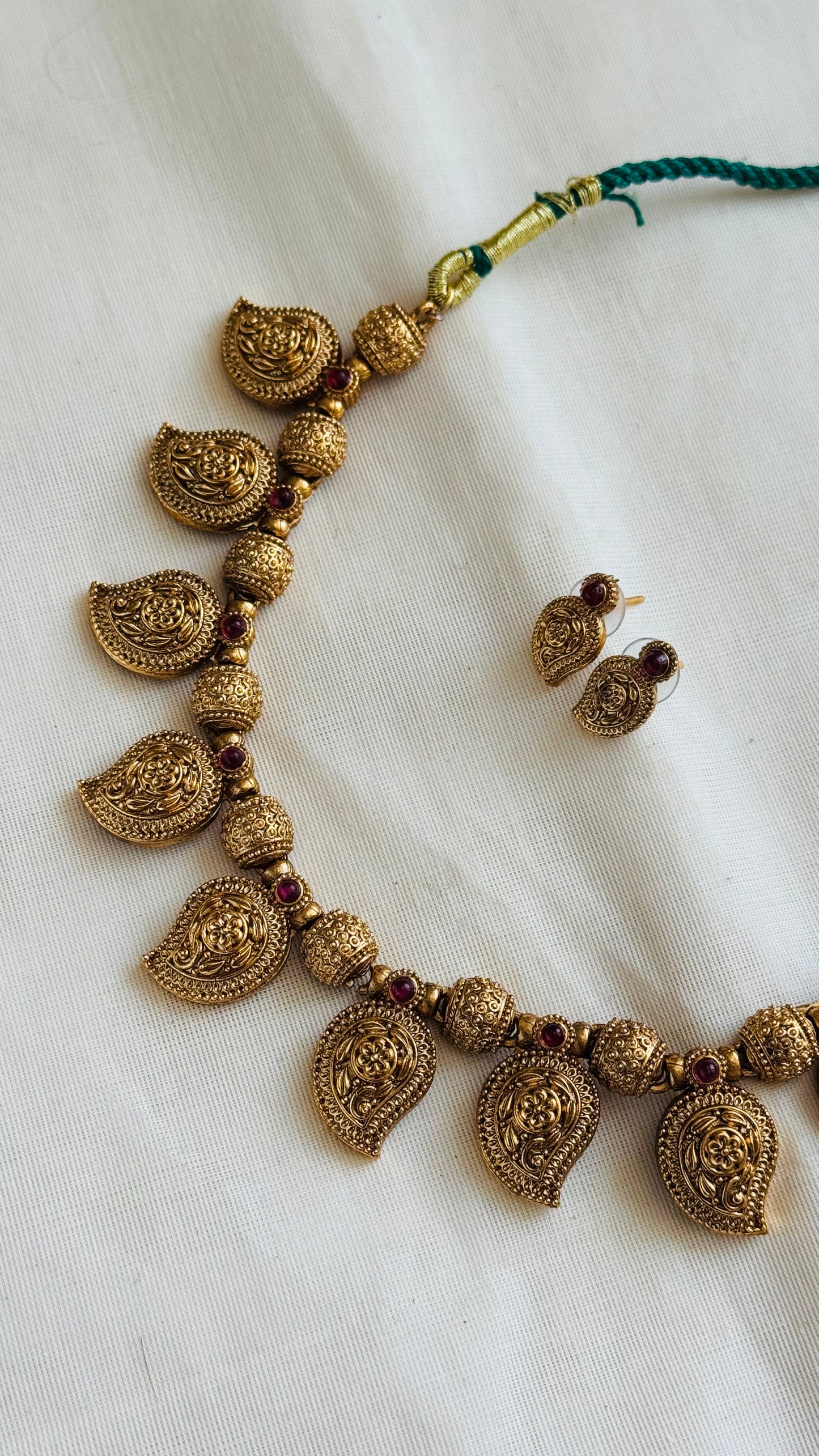 Mango pendant necklace, maroon beads, with earrings - YCGPNP750