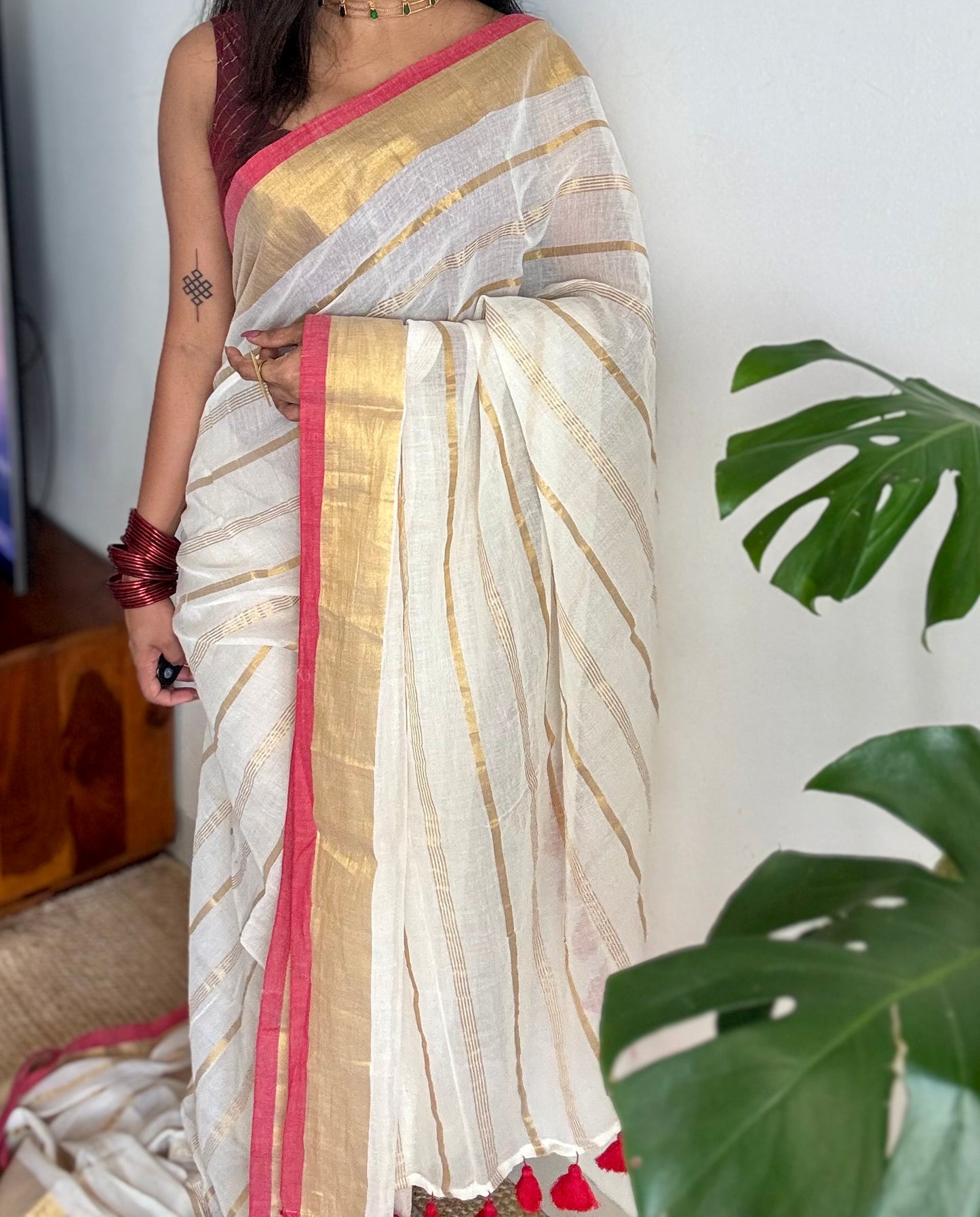 Ivory mul saree, gold stripes with red border - YCIEON04