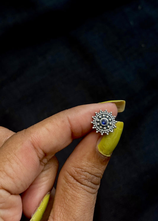 Floral round nose pin, blue stone in pure silver - YCNPP13
