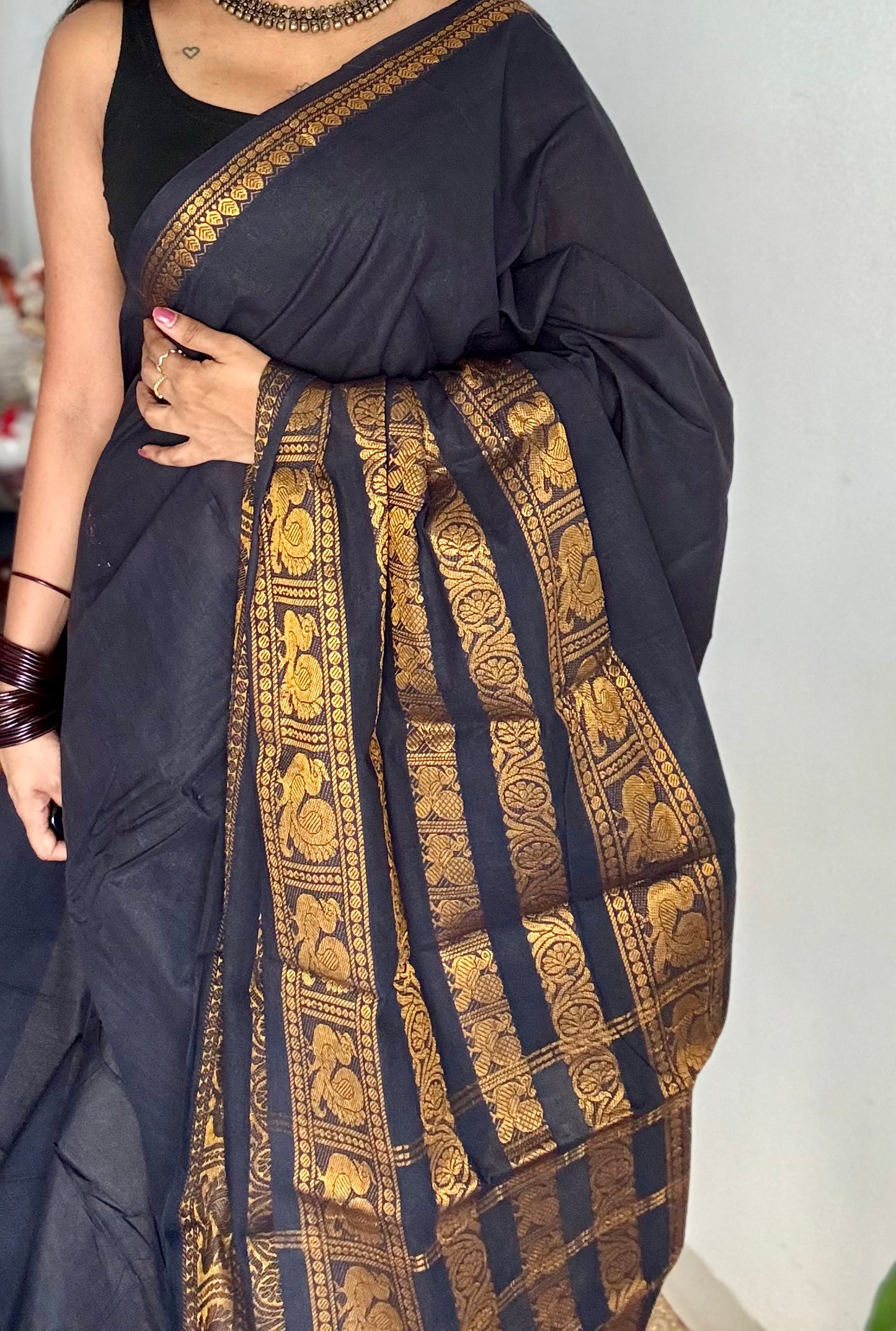 Black long border sungudi, kattuchayam dyed madurai cotton - YCCOTNMSAP134