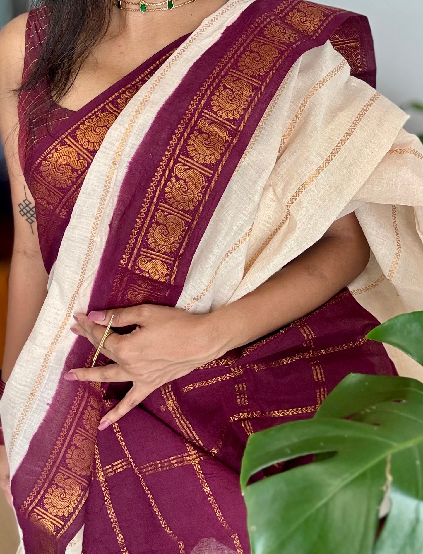 Samantha : Chandanam - Sandal with maroon contrast velthaari sungudi, kattuchayam dyed madurai cotton - YCIEON102