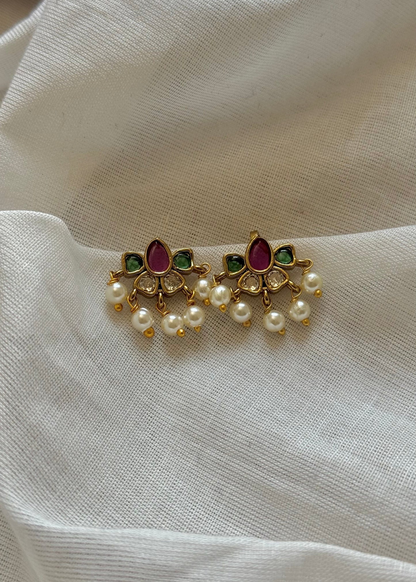 Bugadi clip-on (non pierced), green, ruby and white - YCGPEBU657