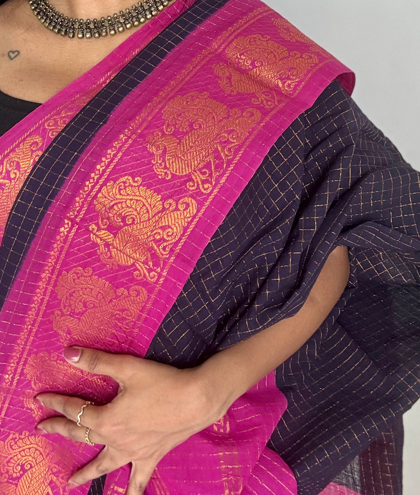 Dark blue with hot pink contrast zari checkered sungudi, kattuchayam dyed madurai cotton - YCCOTNMSAP194