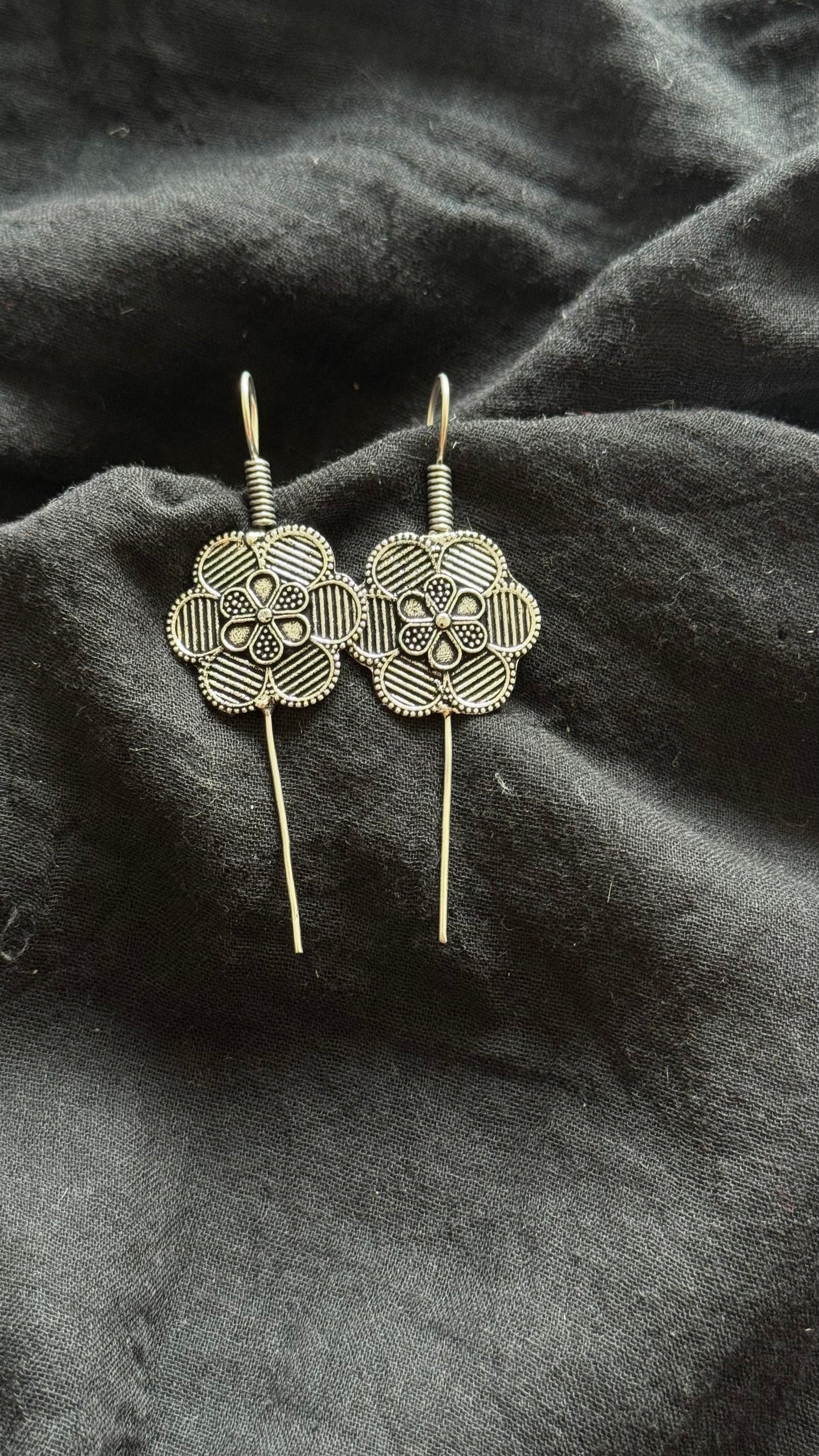 Oxidised silver, floral patterned earcuff - YCOSEC705