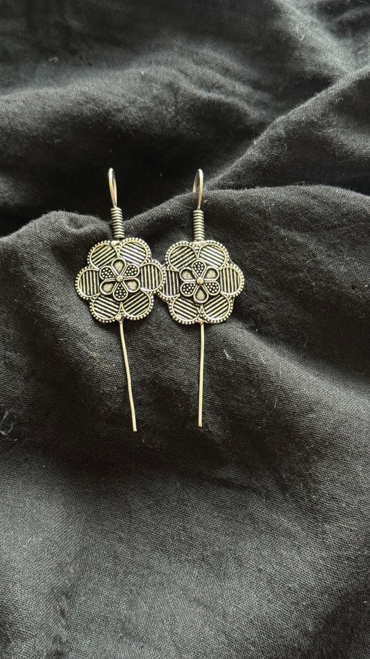 Oxidised silver, floral patterned earcuff - YCOSEC705