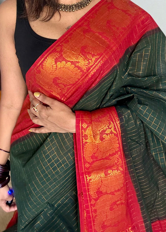 Dark green with red contrast, zari checkered sungudi, kattuchayam dyed madurai cotton - YCCOTNMSFE332