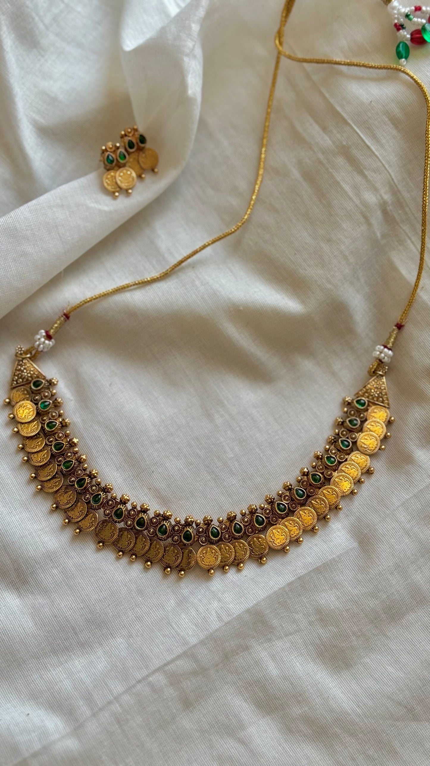 Coin with green stones in drop shape, neckpiece with earrings - YCGPNP670