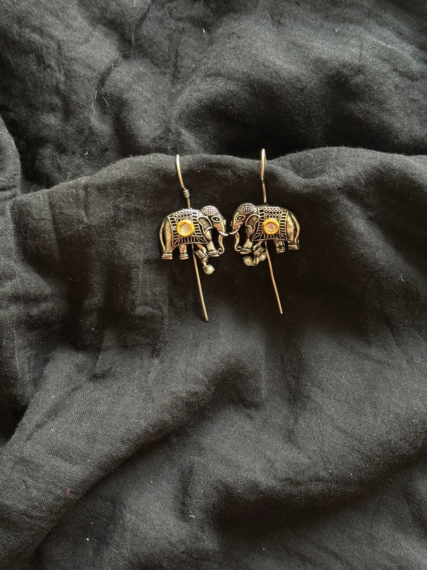 Oxidised silver, elephant earcuff, clip-on - YCOSEC703