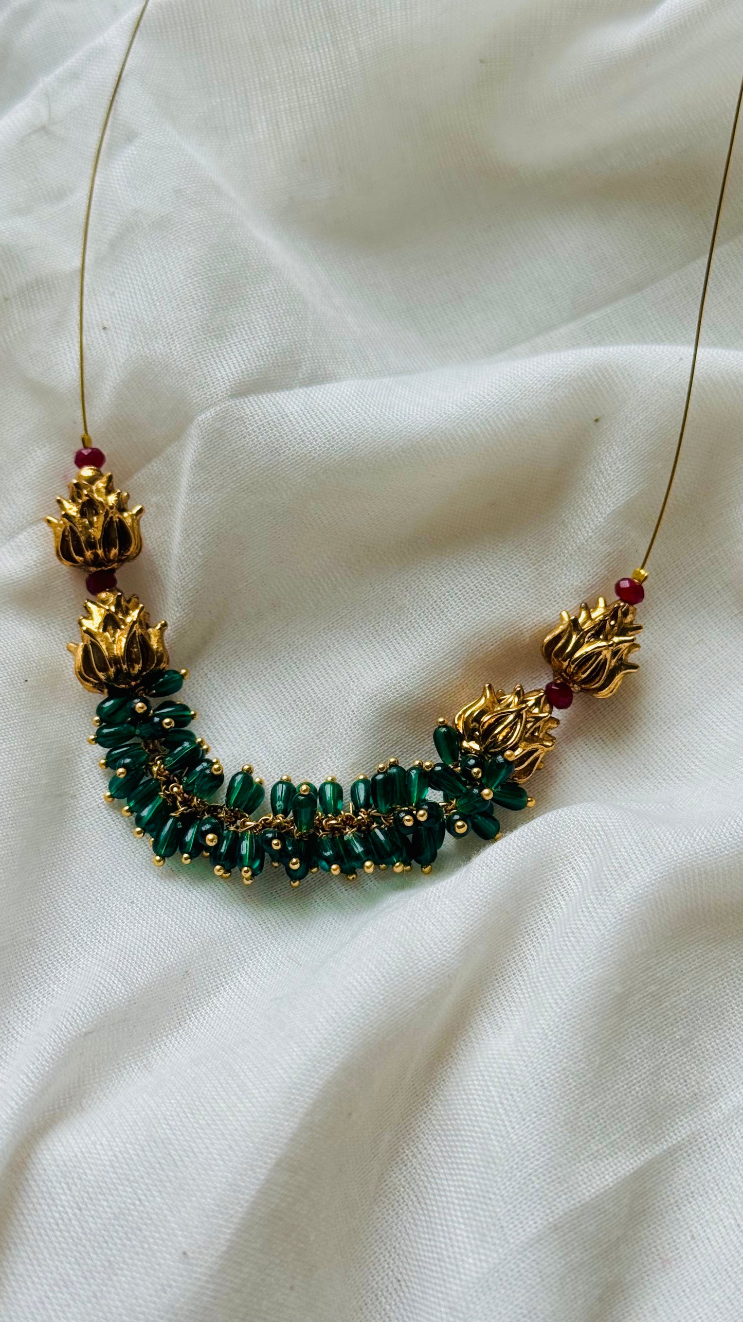 Green beads, invisible chain - YCGPNP800