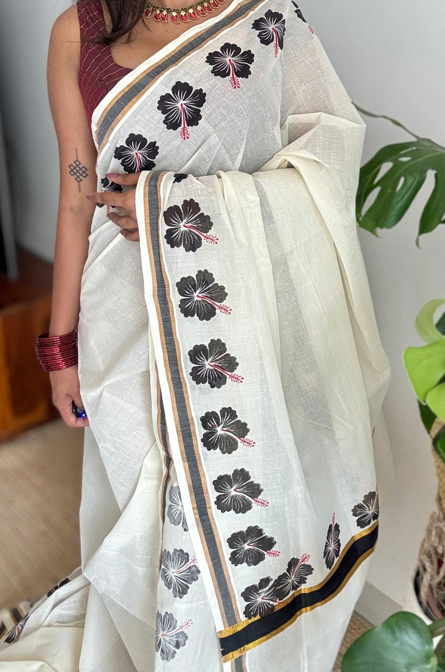 Ivory and gold soft cotton saree, black hibiscus (chembarathi) flowers - YCIEON61