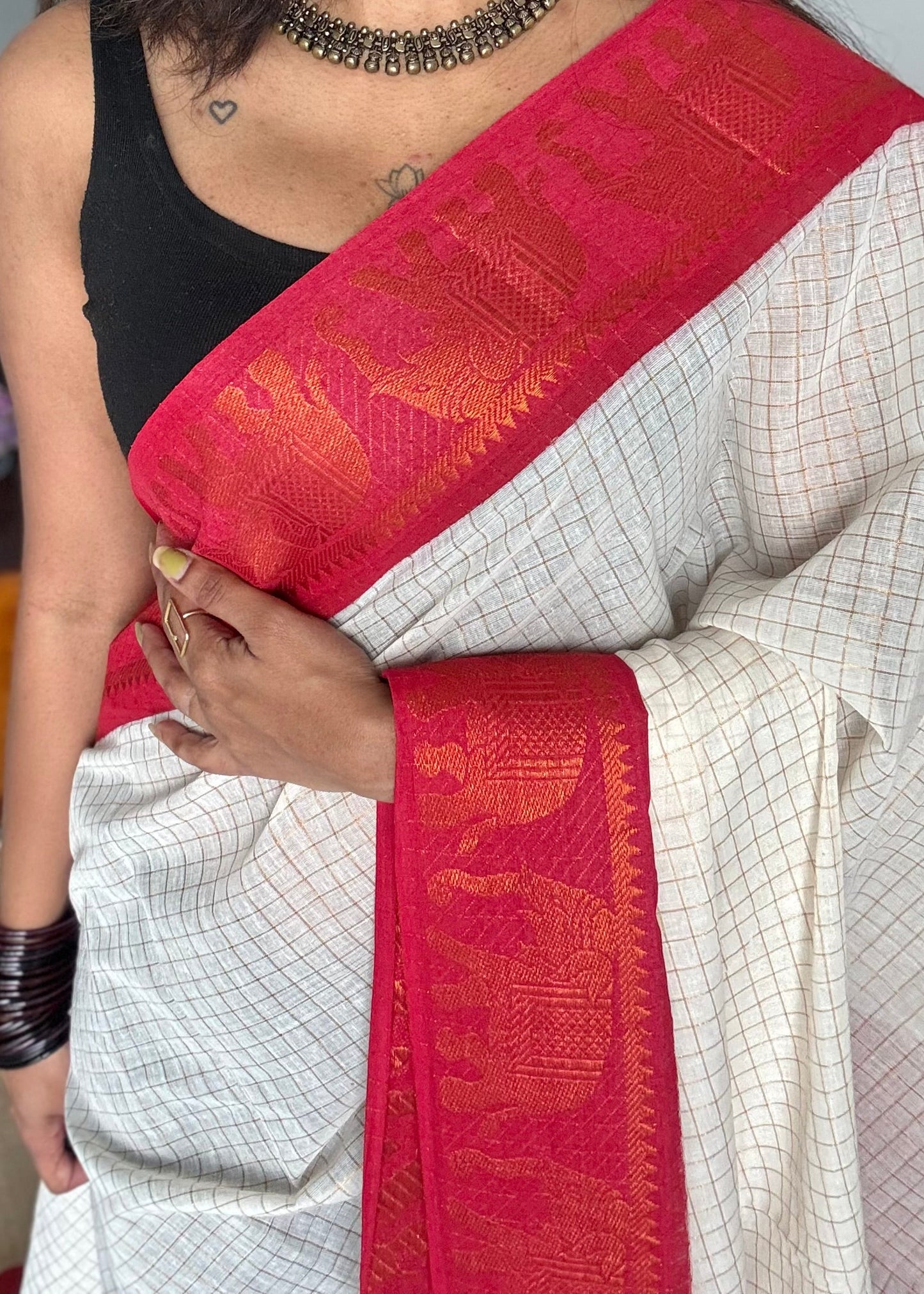 Sungudi cotton checks, ivory base, red border with elephant motifs, soft cotton - YCCOTNMSJA182