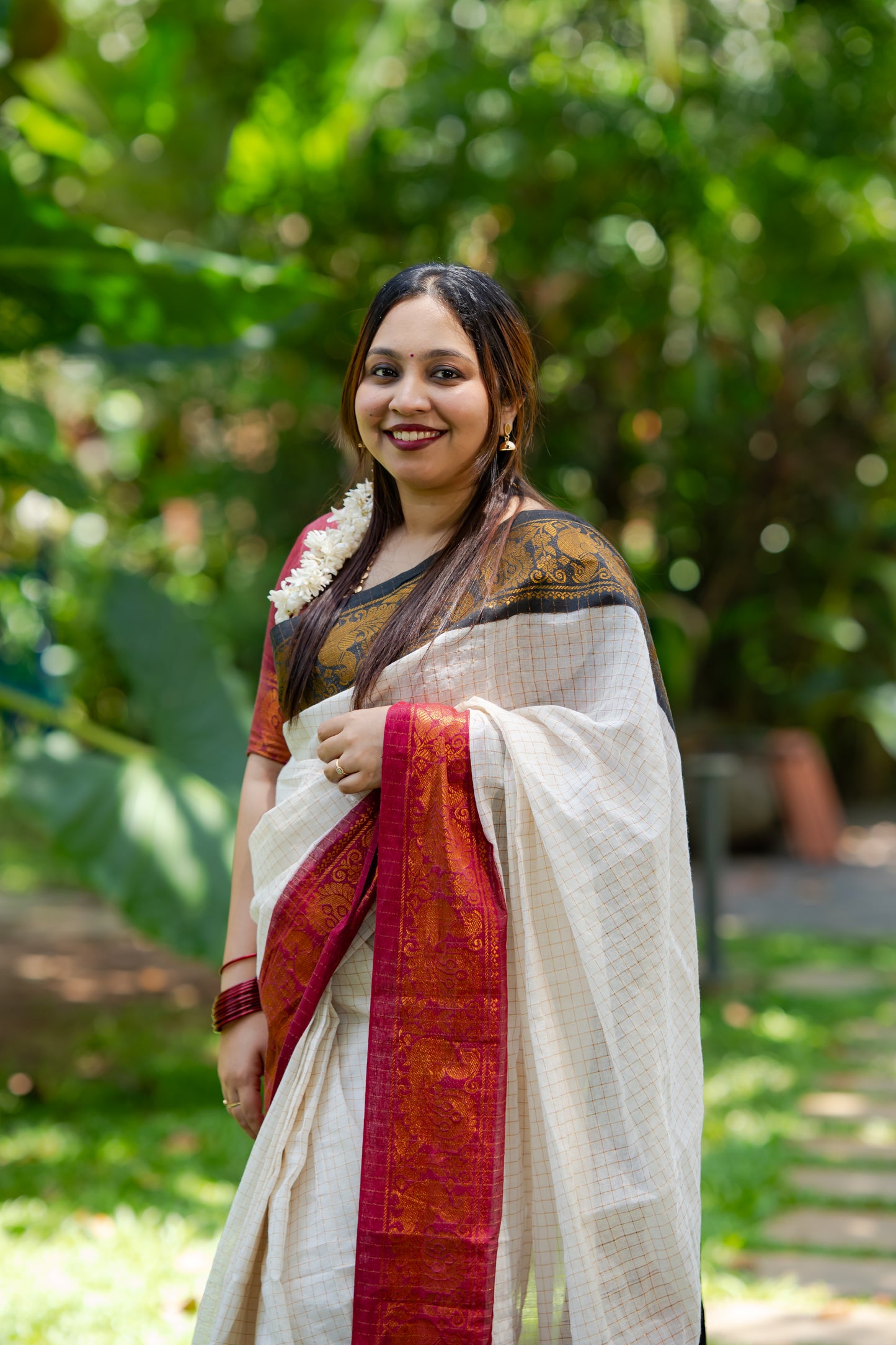 Ayesha : Chembarathi - Sungudi checks, ivory gold base, black and maroon dual tone border, soft cotton - YCIEON162